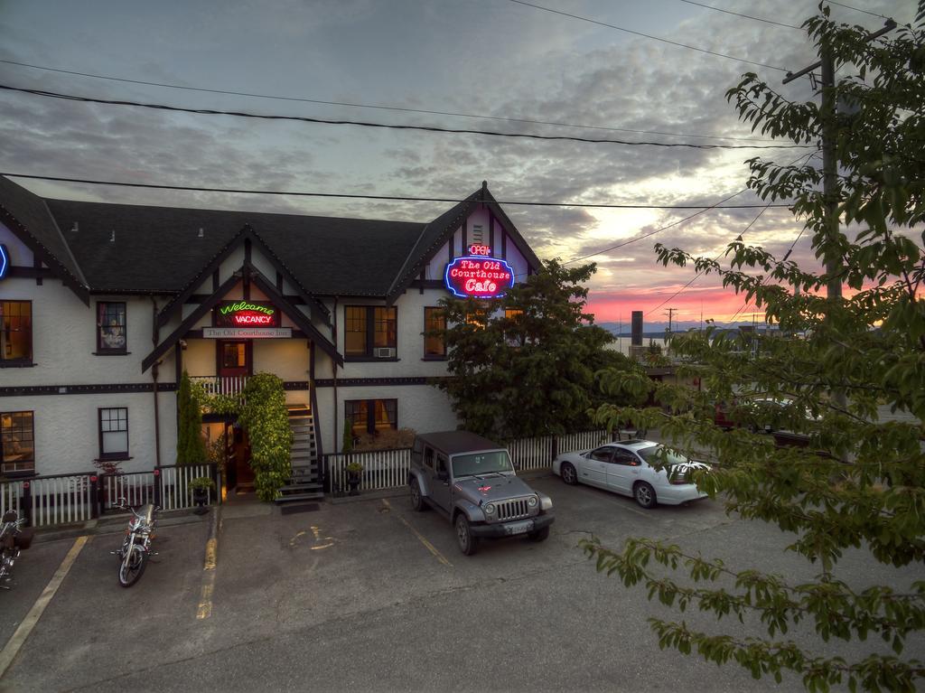 The Old Courthouse Inn Пауэлл-Ривер Экстерьер фото