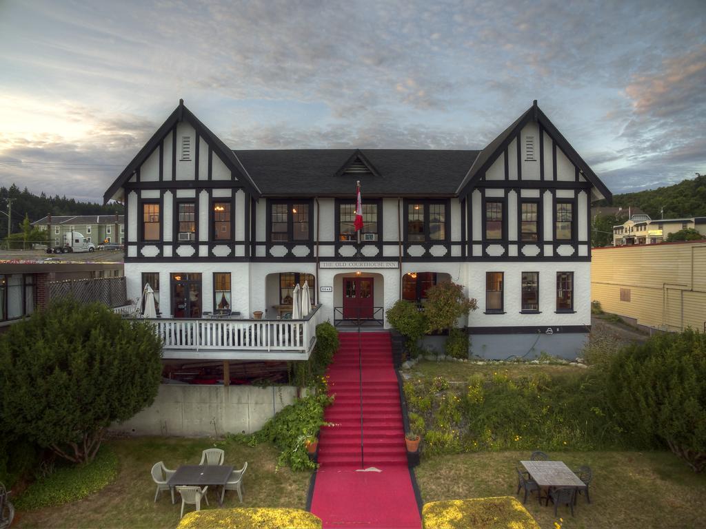 The Old Courthouse Inn Пауэлл-Ривер Экстерьер фото