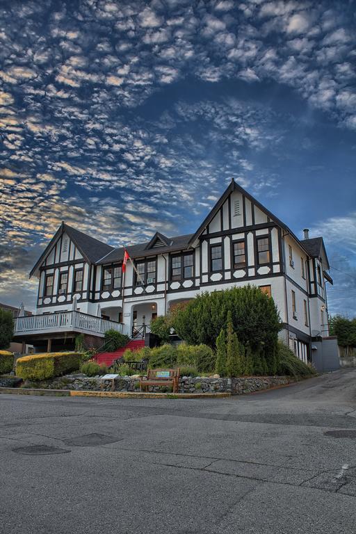 The Old Courthouse Inn Пауэлл-Ривер Экстерьер фото